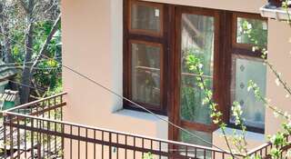 Гостиница Собака Улыбака Ялта Односпальная кровать в общем номере c 8 кроватями-1